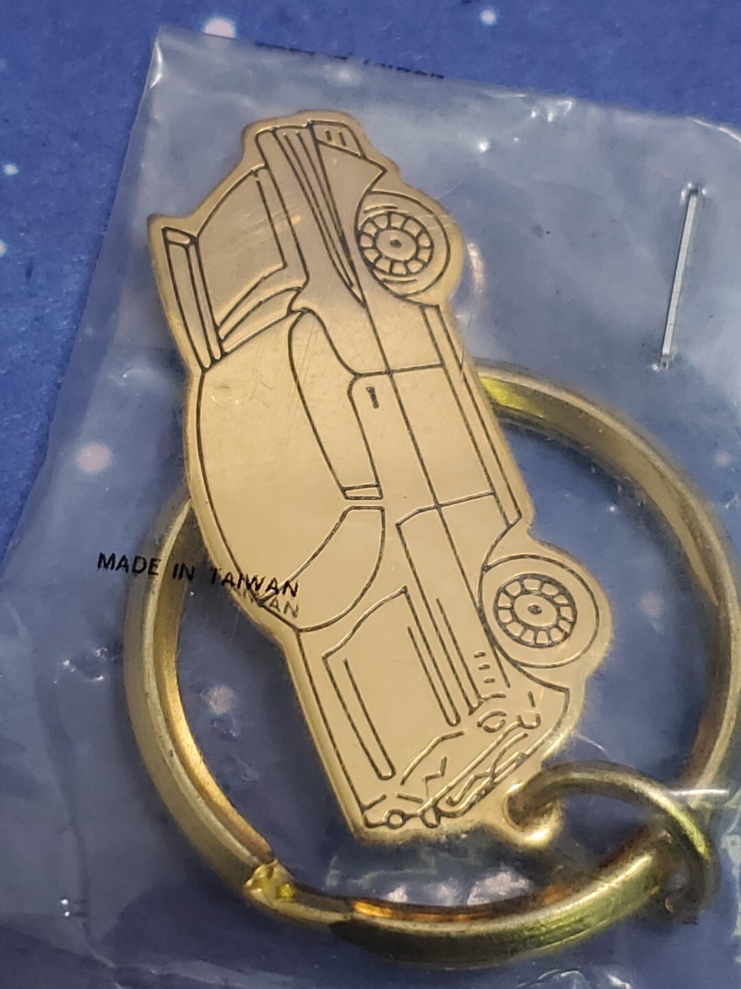 Catch Me If You Can 1989 RARE 57 CHEVY BEL AIR KEY CHAIN MOVIE PROMO Gold Tone