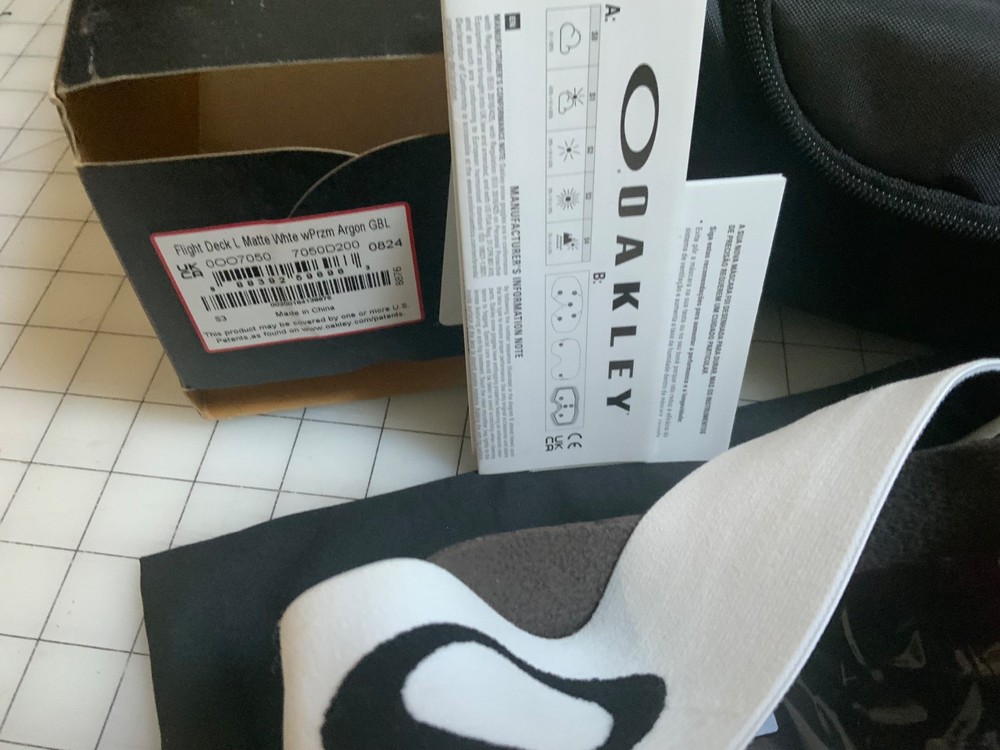 Oakley Flight Deck L Goggles White/Prizm Argon GBL Lense defect