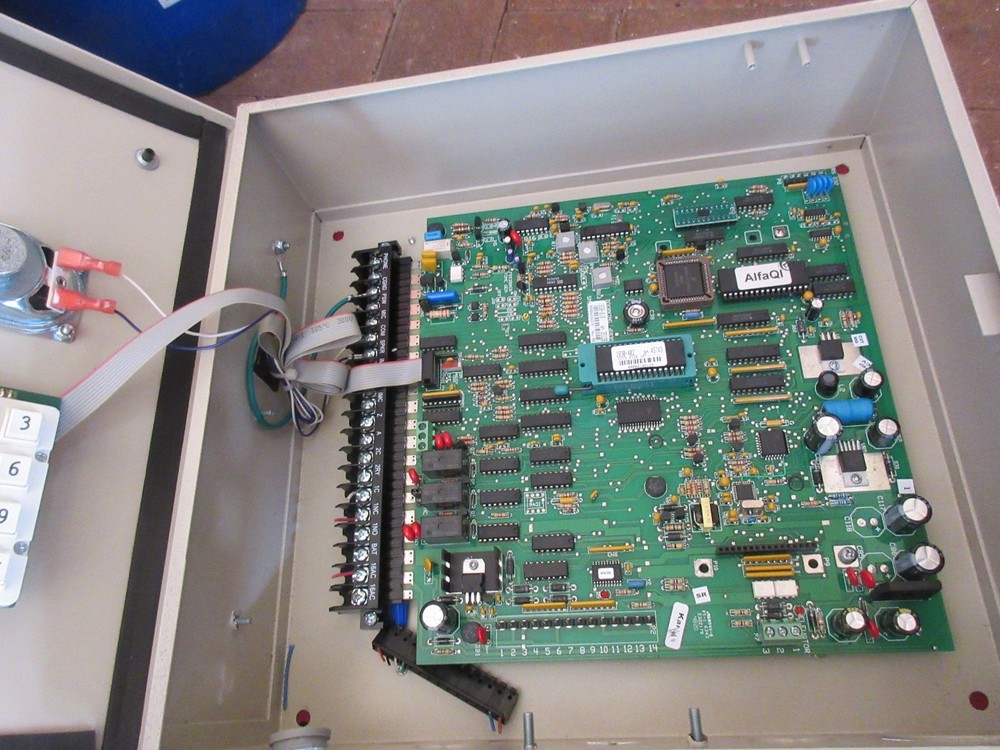 DoorKing 1838-081 Access Controller In Cabinet USED