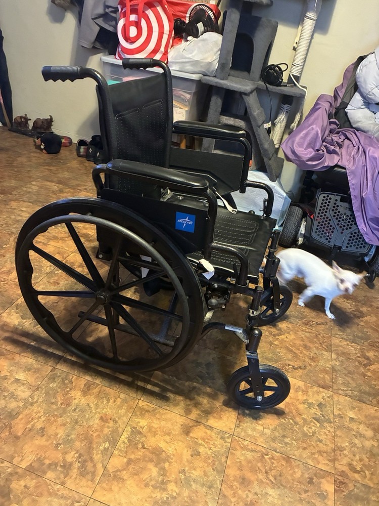 Medline K4 Basic Lightweight Elevating Wheelchair (MDS806550E)