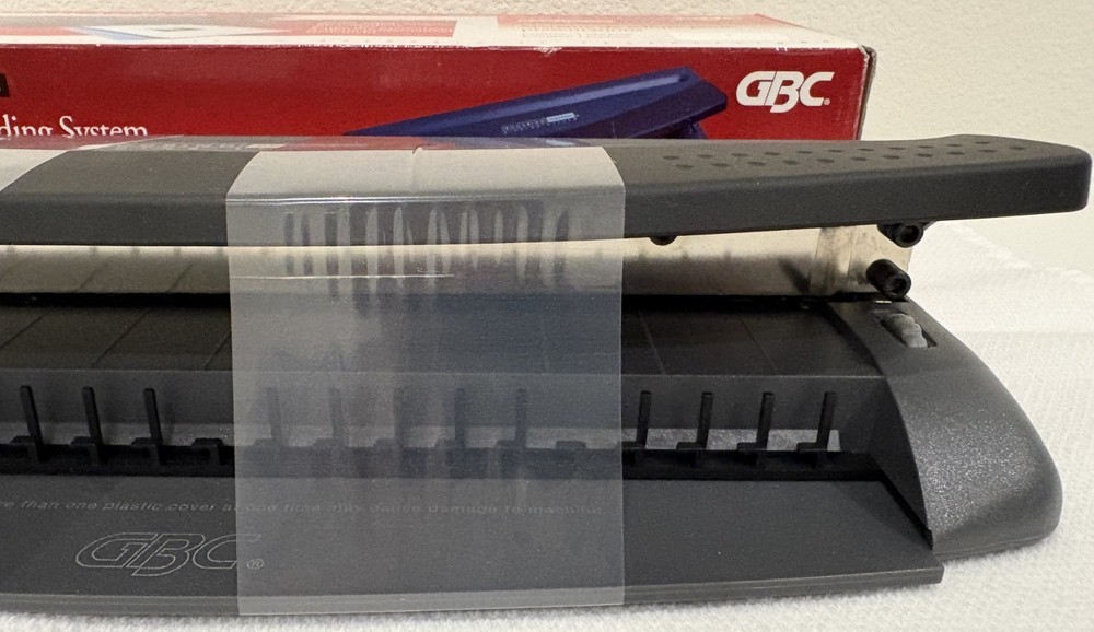 GBC - Docubind Personal Presentation Binding System w/Original Box & Packaging