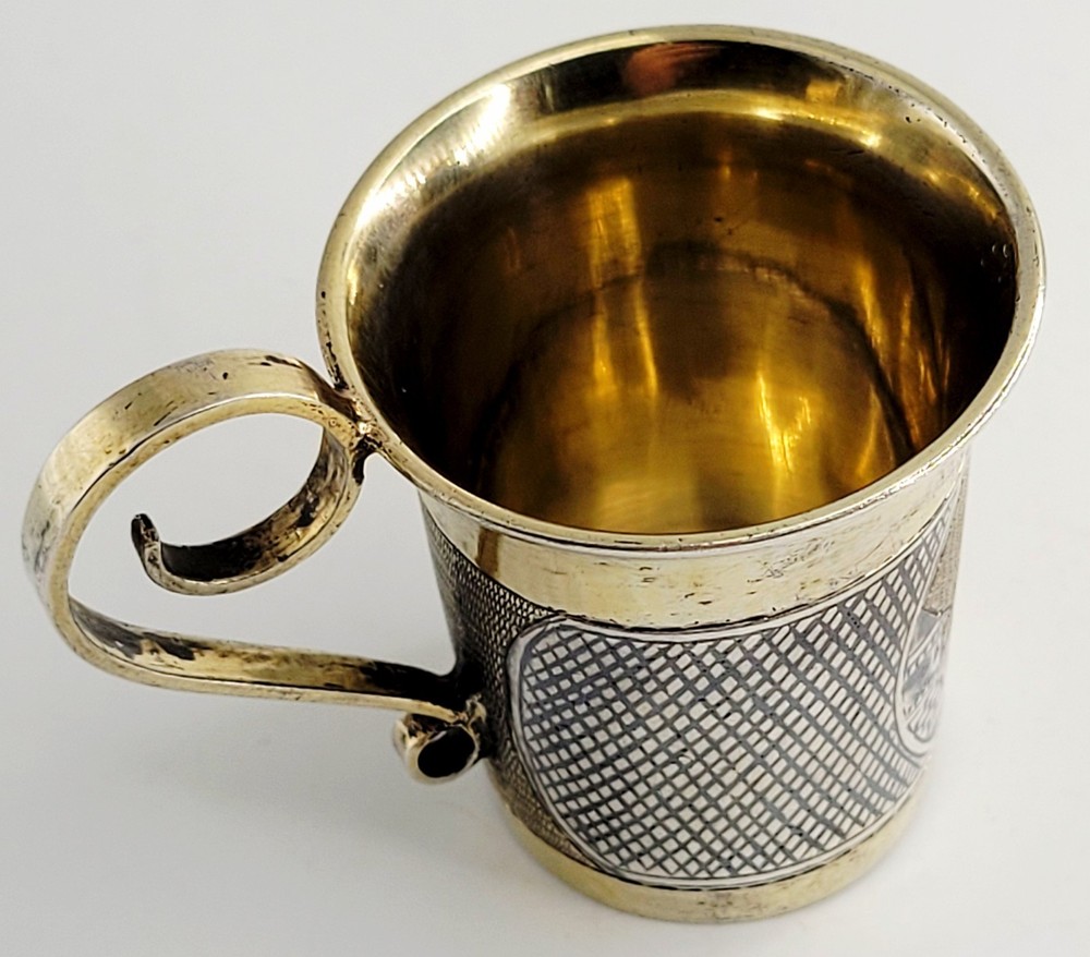 1836 - GILT NIELLO IMPERIAL RUSSIAN SOLID SILVER VODKA CUP 84 ANTIQUE