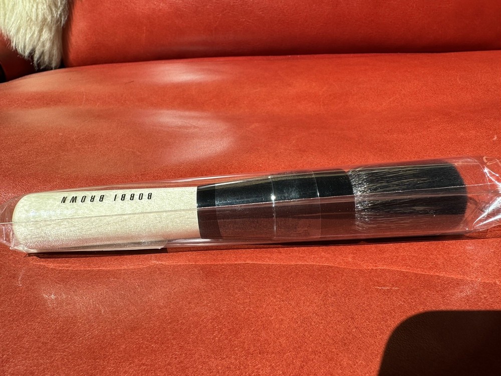 New BROWN BRONZER BRUSH NEW-Sealed Authentic100%