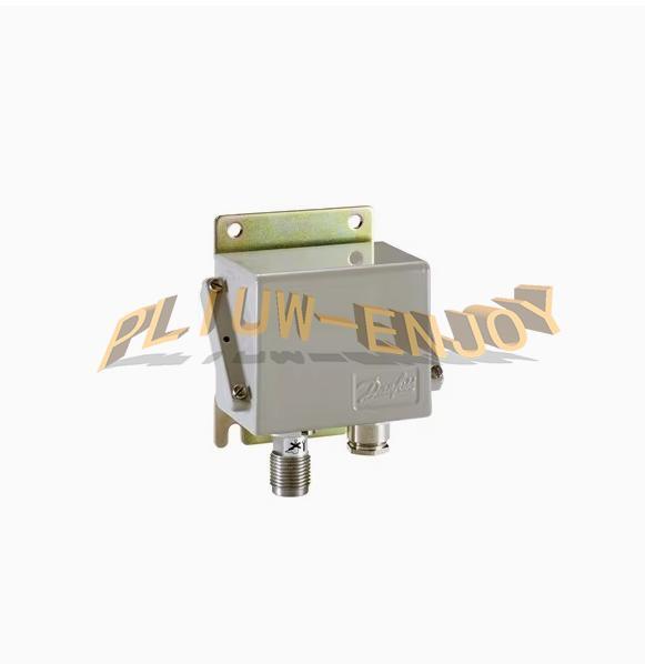 1PCS New Danfoss 084G2114 Pressure Transmitter Sensor