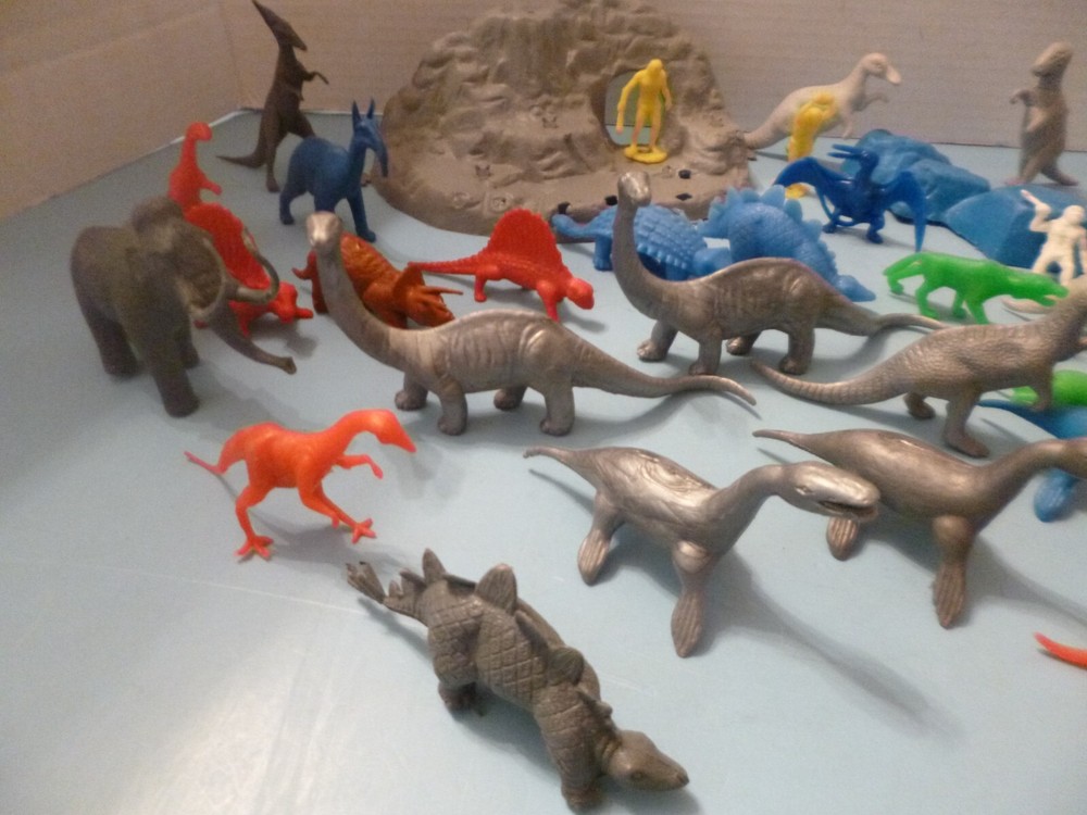 MPC DINOSAUR LOT - 39 PIECE'S