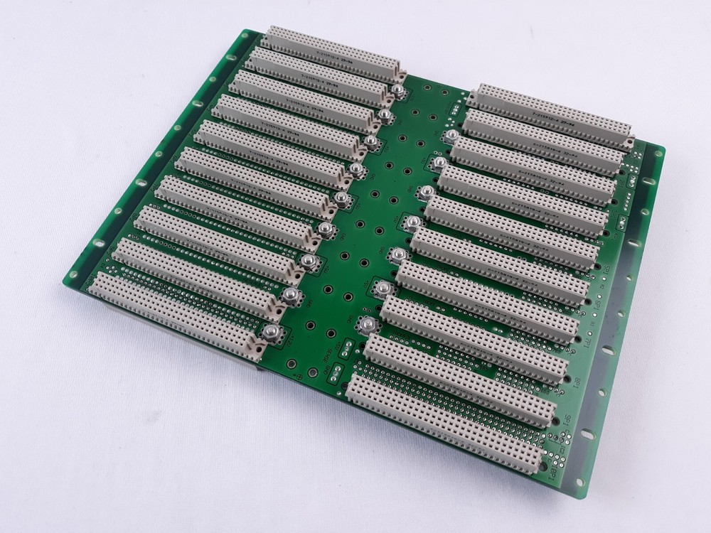 TreNew V8010J1J2EPDBS VME- monolithic Backplane