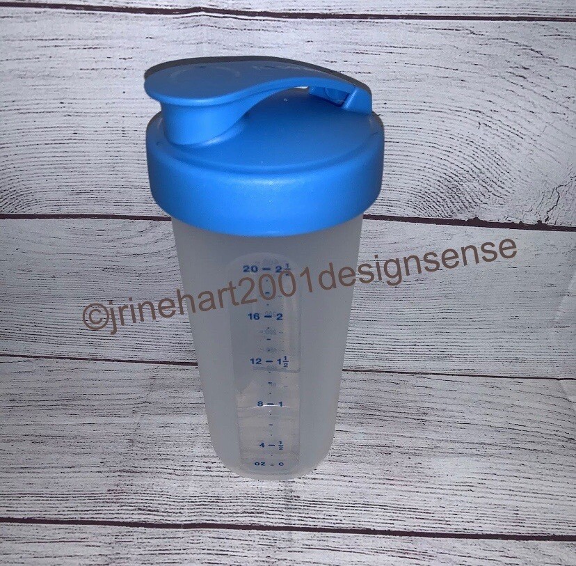 New Tupperware Quick Shake Container 20oz Redesigned Blender Wheel 7320 Blue
