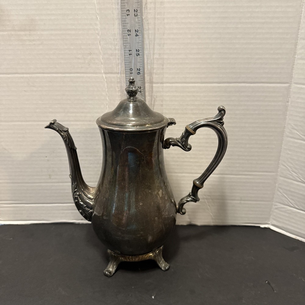 WM Rogers Silver Plate Lidded Coffee Pot 800