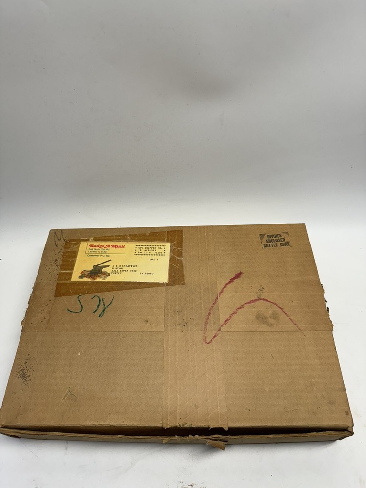 Vintage NOS Badge A Minit Hand Press Button Maker Complete
