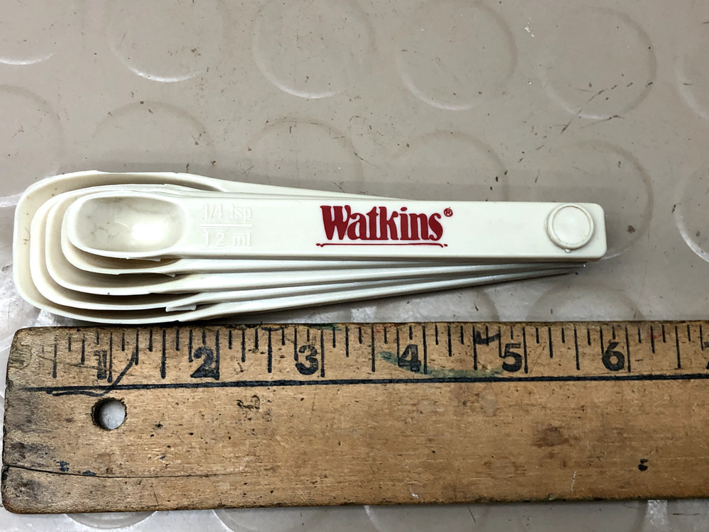 Vintage WHITE Measuring Spoons Ring Set