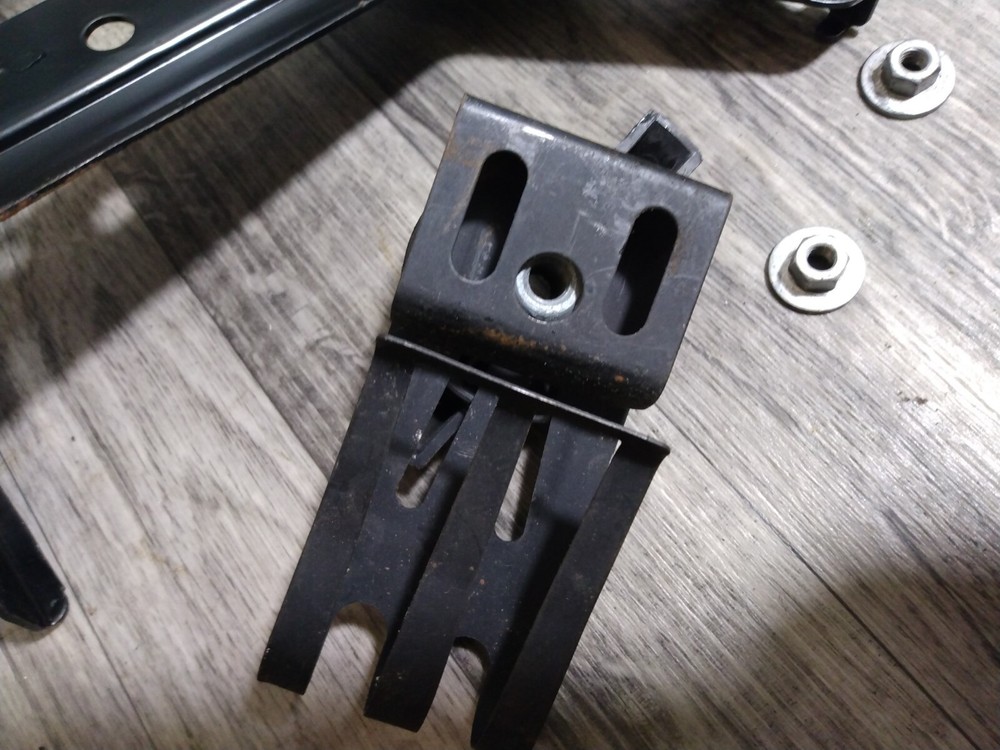 2000-2006 Tahoe Escalade Yukon Jack Bracket 15006348