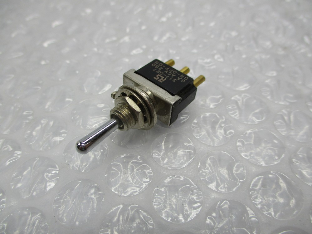RS 317-027 TOGGLE SWITCH NSNP