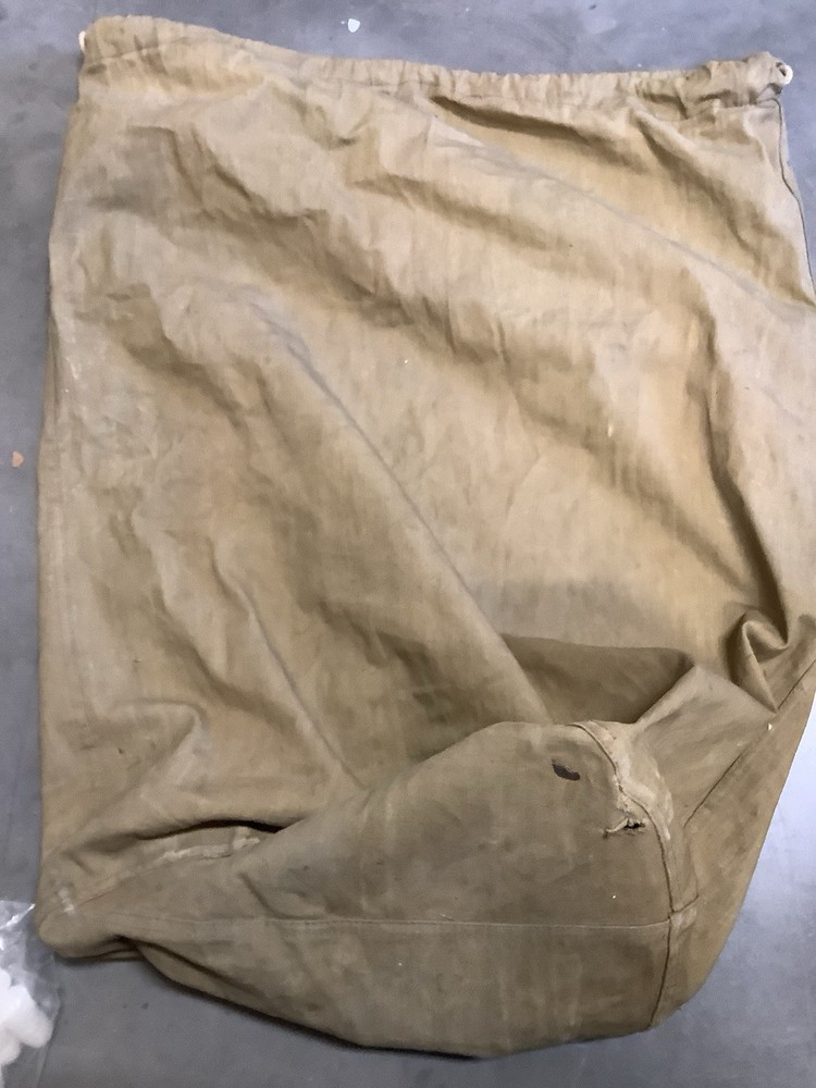 ORIGINAL WWII US ARMY INFANTRY BARRACKS LAUNDRY CARRY BAG- KHAKI, NAMED