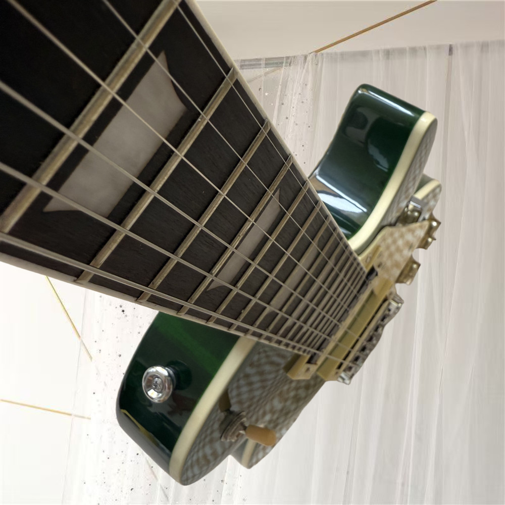 エレキギター、メーカーストレート、高品質、送料無料、6弦、色がきれい、音質が優美、カエデ、空輸