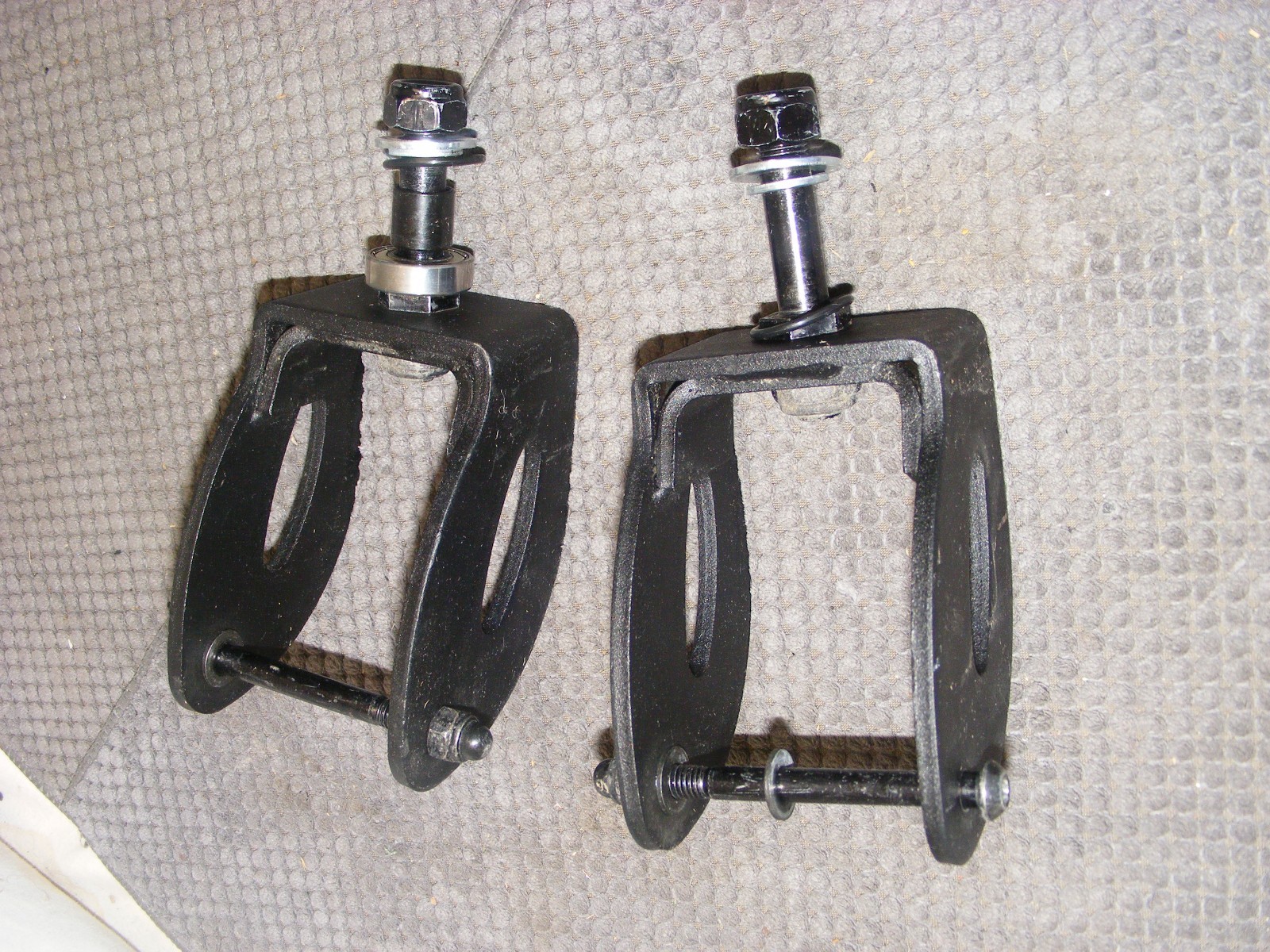 MERITS VISION SUPER P3271-ARMUB MOBILITY CHAIR & MORE PAIR OF CASTER WHEEL FORKS