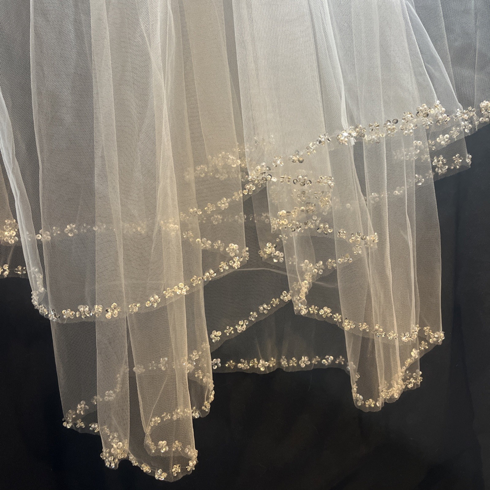 Elbow Length Wedding Veil White With Sequin Flowers New Without Tags