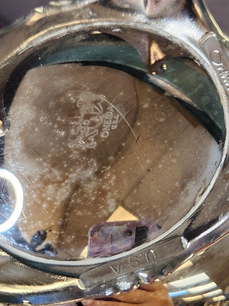 Oneida Silver Plated Tea or Coffee Pot, 9 1/4" tall