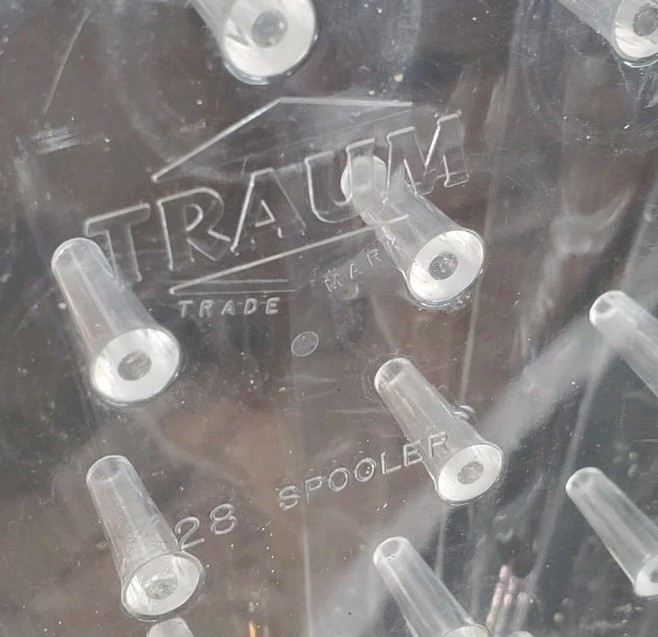 Vintage Traum Sewing Thread Spool Case Plastic Clear Shell 28 Spool Notions