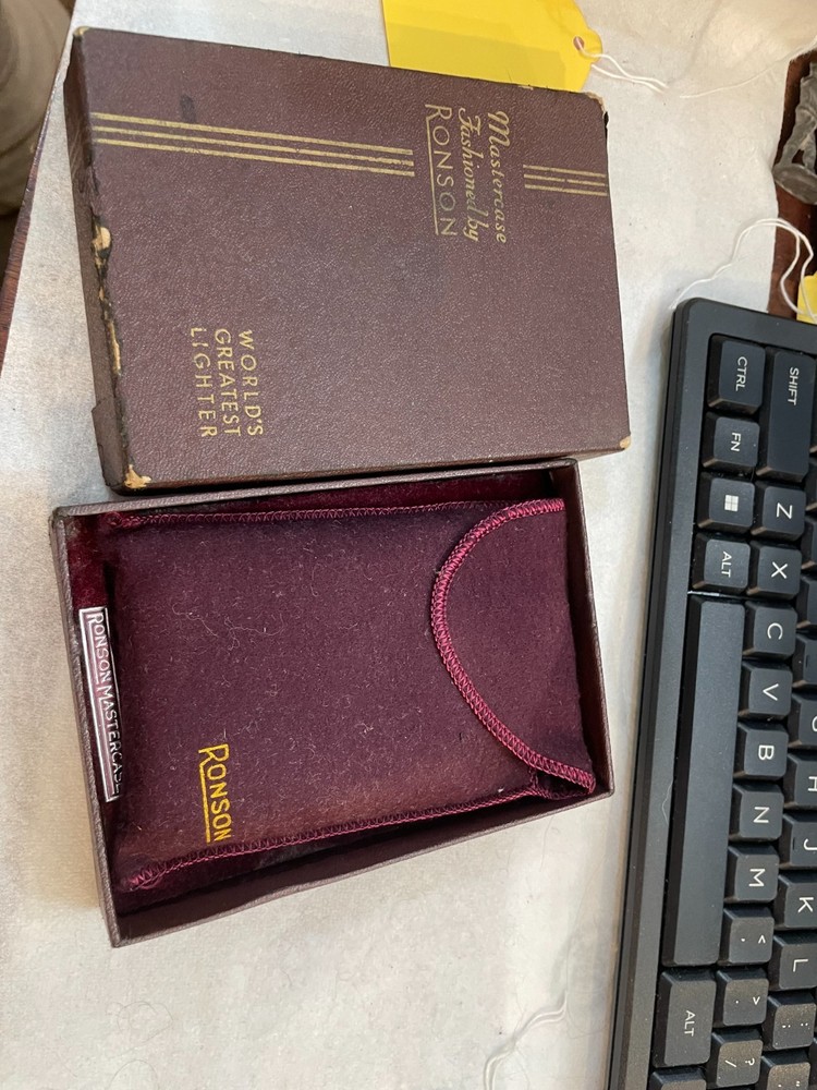 ANTIQUE RONSON MASTERCASE LIGHTER SET IN ORIGINAL BOX