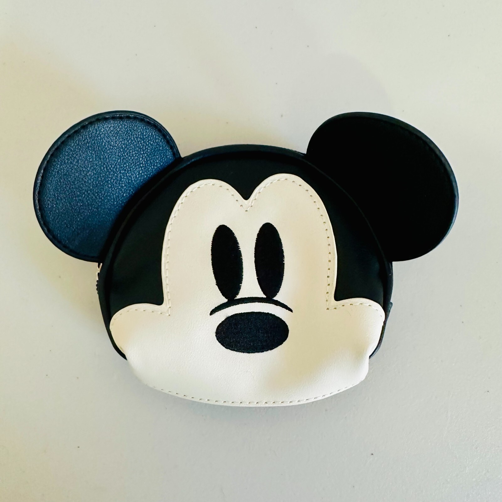 BIOWORLD MICKEY MOUSE 4-PIECE WRISTLET WALLET CARDHOLDER COSMETIC CASE GIFT SET