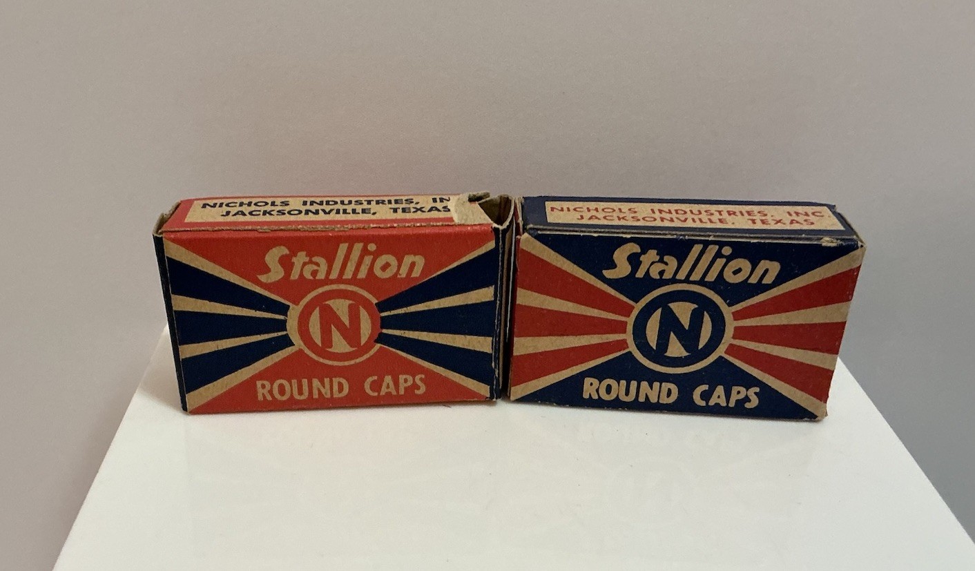 VINTAGE HUBLEY COLT 45 CAP GUN W/ 6 ORIGINAL BULLETS & 4 BOXES OF STALLION CAPS