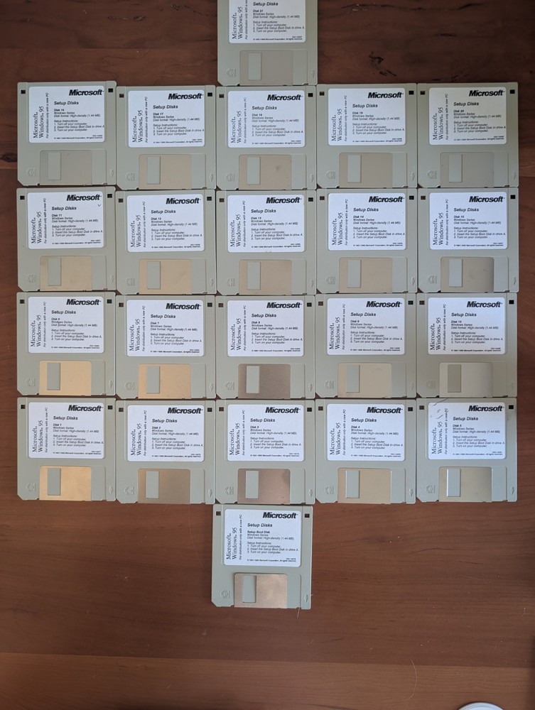 Vintage Microsoft Windows 95 Full 21 Disk Set - 3.5" Floppy Disks Install Setup