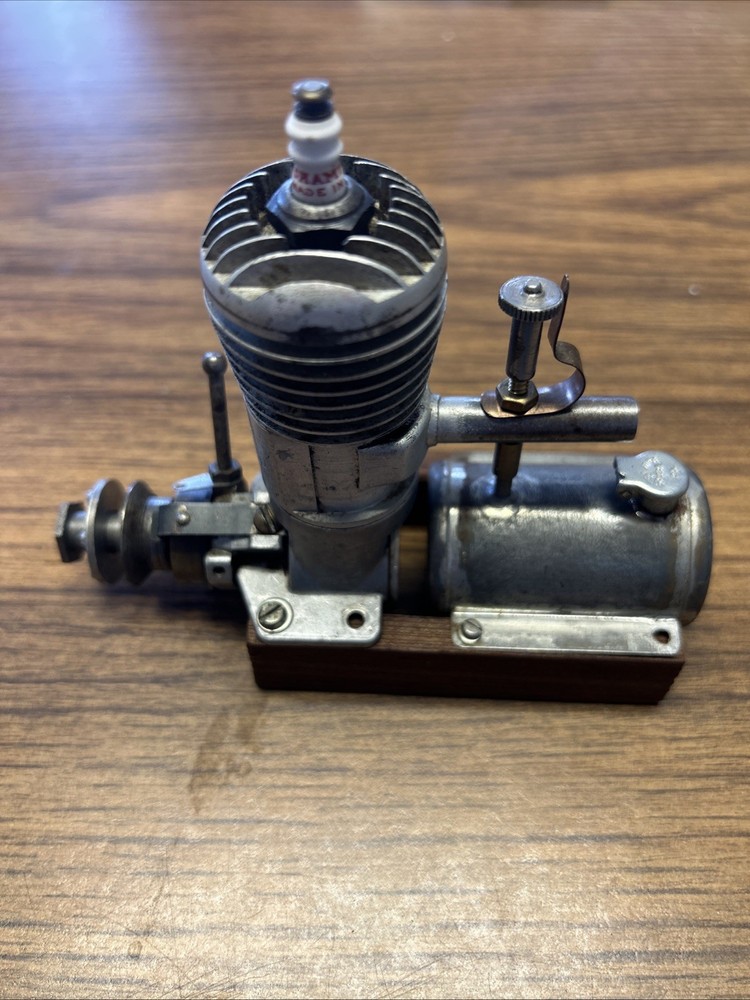 Cleveland Tom Thumb Spark Engine Model Airplane Engine M11