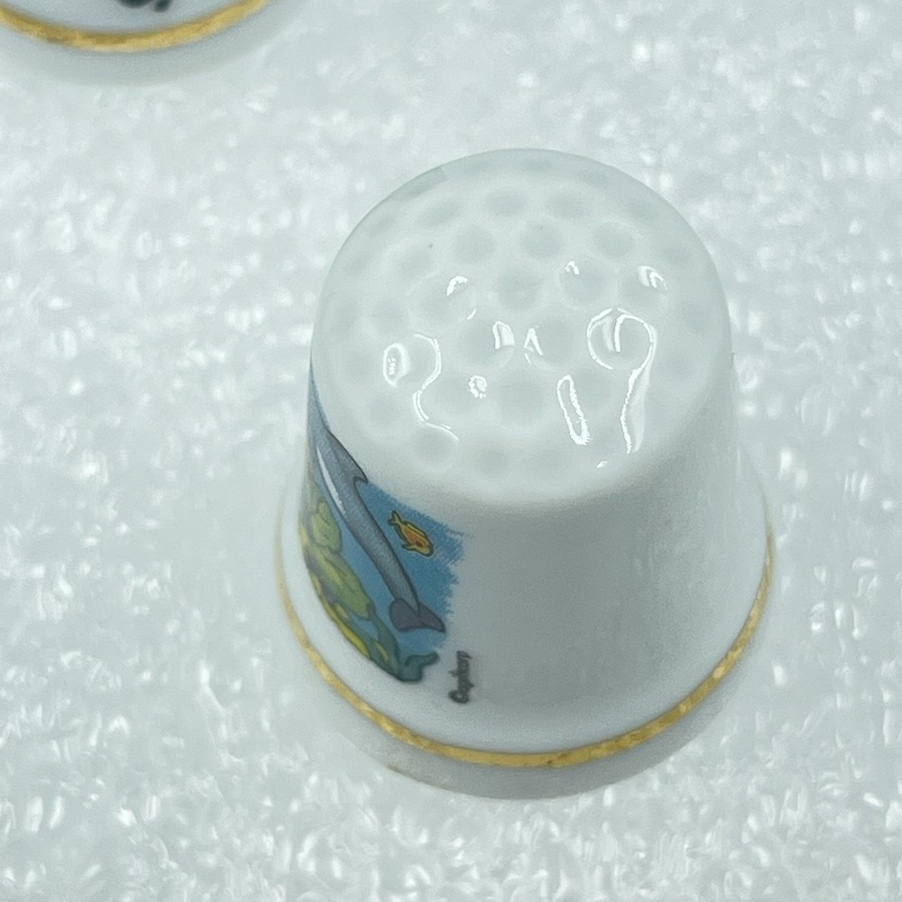 2 Porcelain Souvenier Thimbles - Roatan & St.Thomas