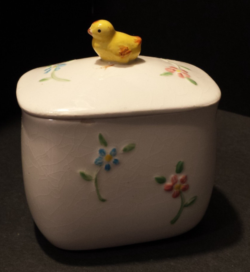Vintage Enesco E-2252 Rooster & Chick Covered Dish