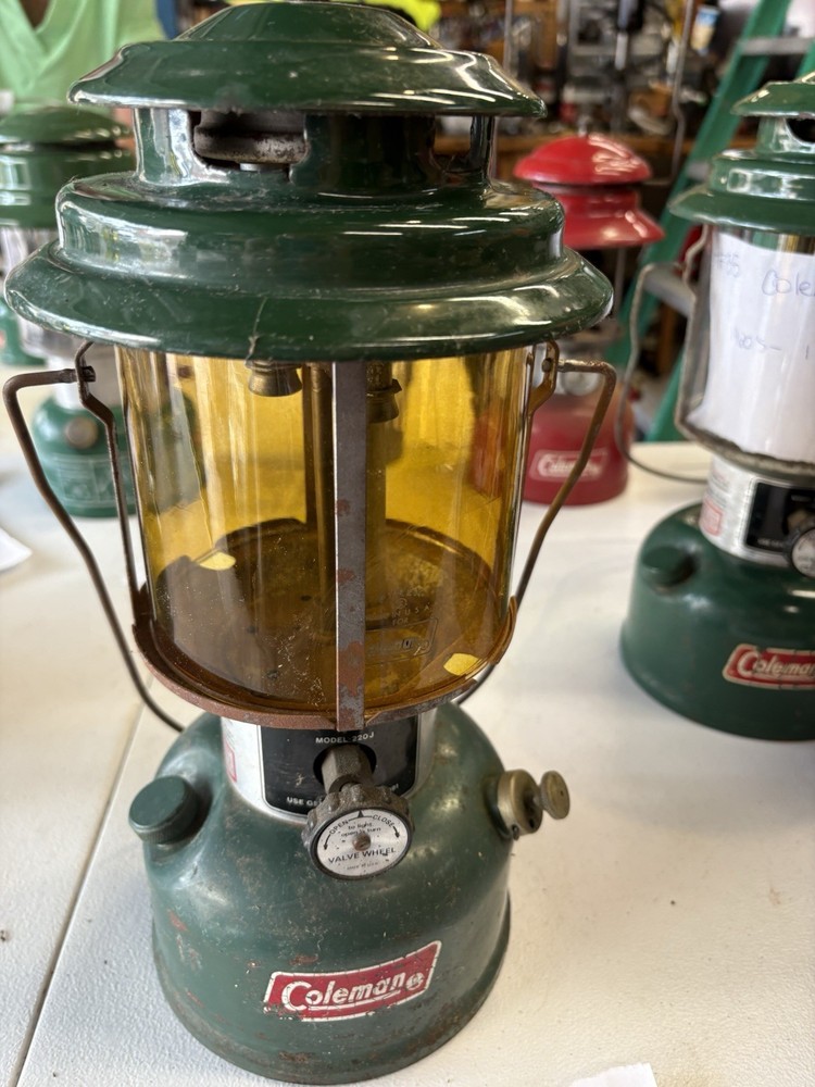 Coleman Model 220 j 1975 Amber Globe