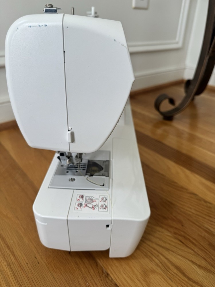 Brother CS7000X Computerized Sewing & Quilting Machine – Excellent Condition