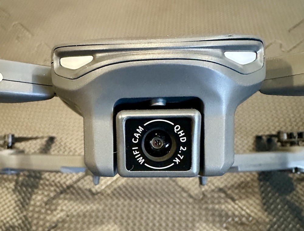 Snaptain E20 2.7K QHD Camera Foldable Drone Remote Controller USED THREE TIMES!!