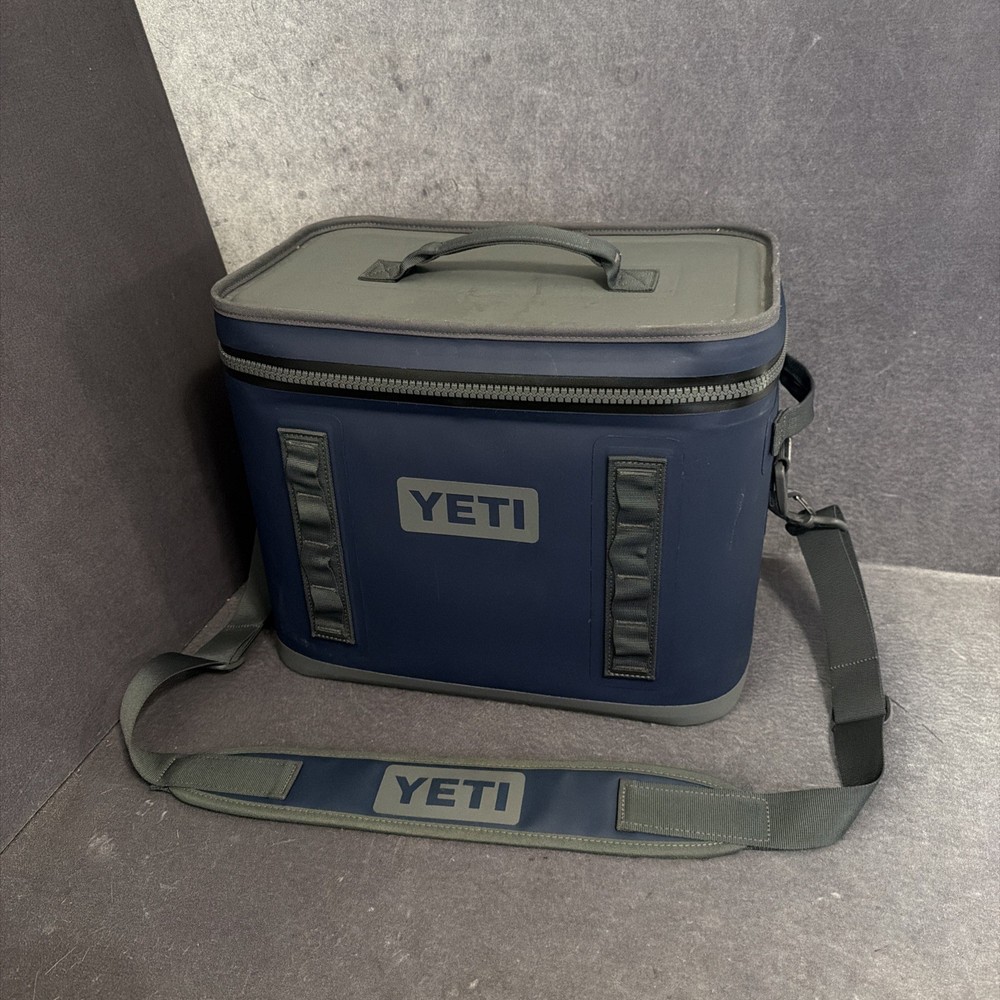YETI Hopper Flip 18 Soft Wall Cooler Navy Blue
