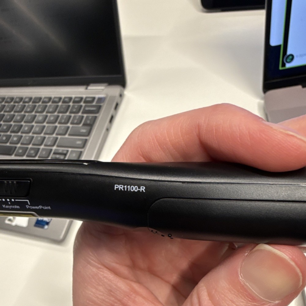 Canon PR1100-R Wireless Red Laser Pointer Presentation Remote