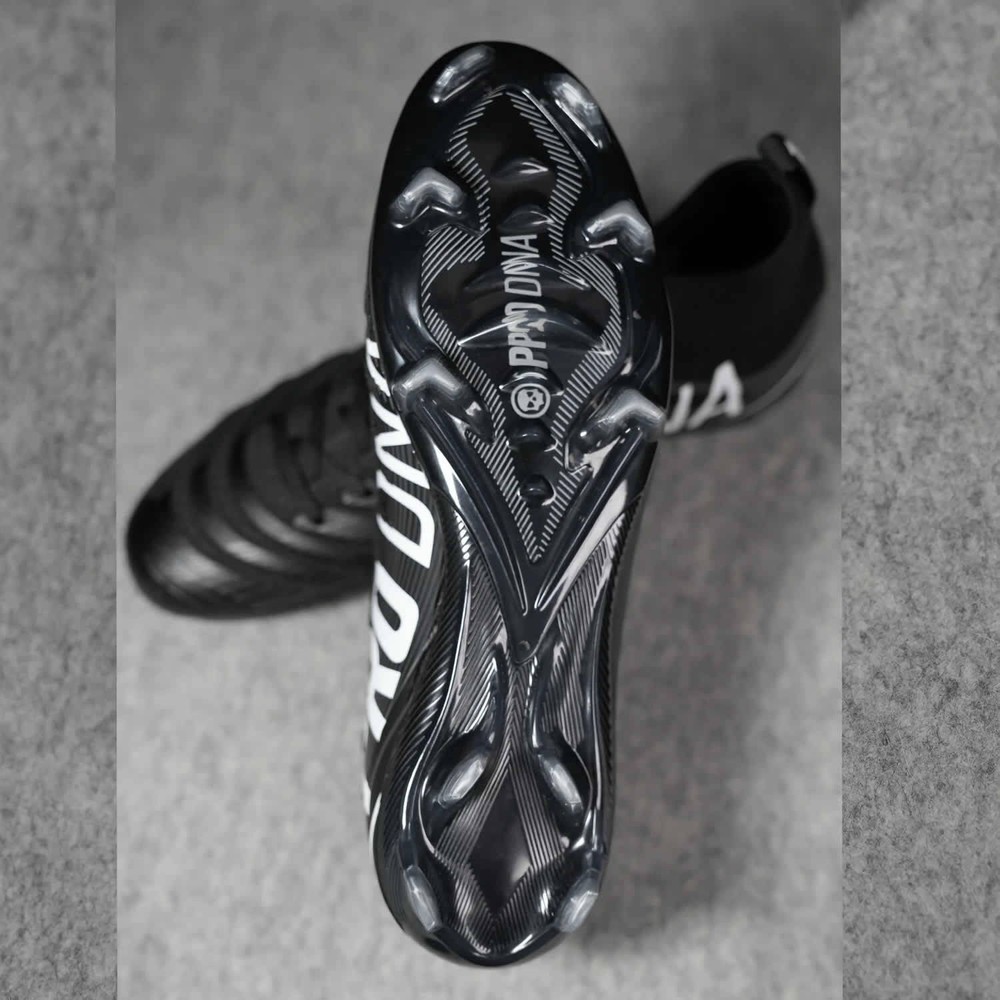 Infamous Pro DNA Voltrax Cleats - Black - Size 11