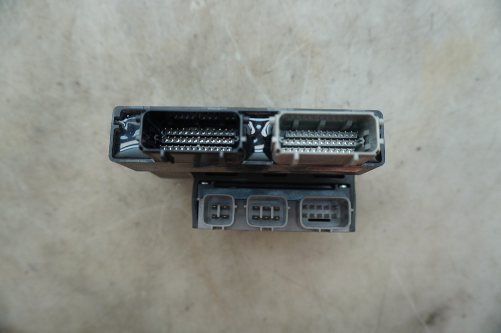 24 KAWASAKI 636 ECU E-3874