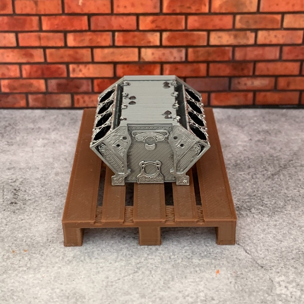 1:18 scale V8 Engine Block on a EU pallet for Diorama Garage / Workshop