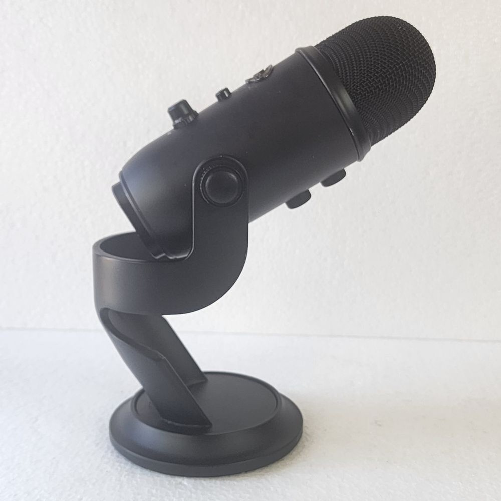 Yeti Blue Blackout Professional USB Desktop Microphone. Multi Pattern.