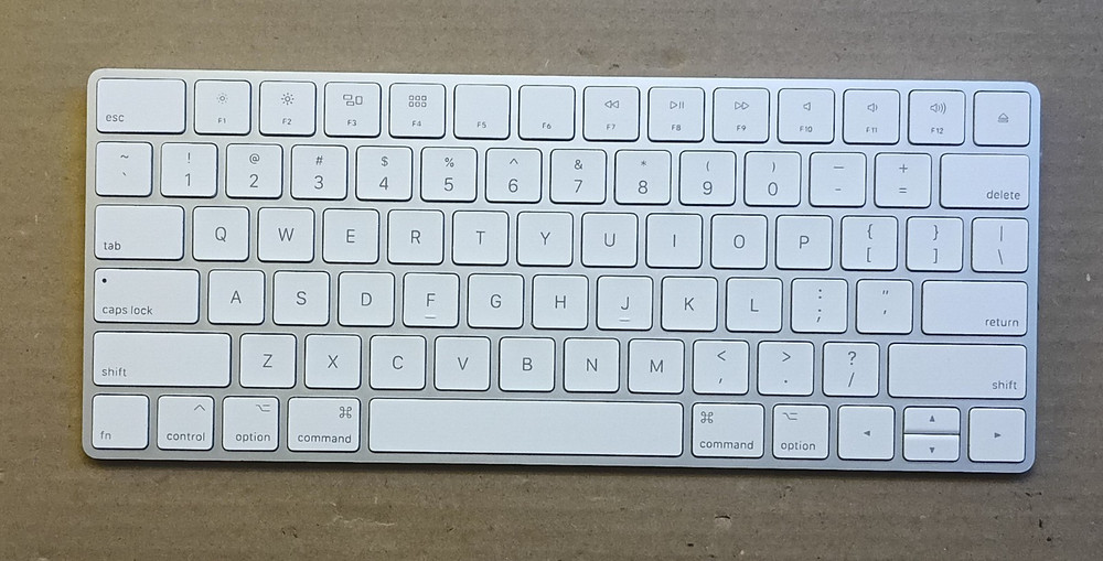 APPLE A1644 Magic Keyboard with A1657 Magic Mouse 2, USB Lightning Cable