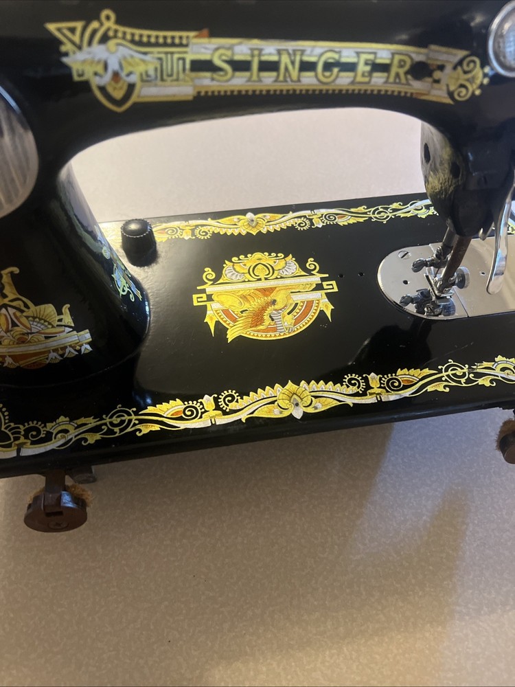 1929 Vintage Singer Sewing Machine With Spinx Decal