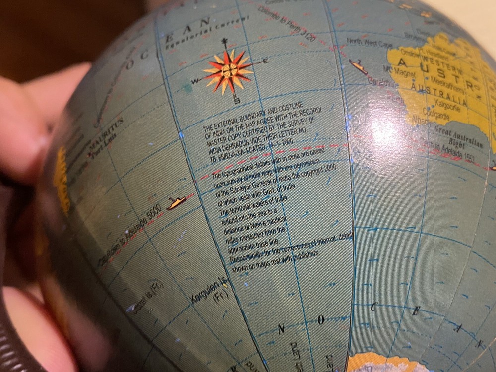 BEAUTIFUL DESKTOP TABLETOP MAP GLOBE - GREAT CONDITION