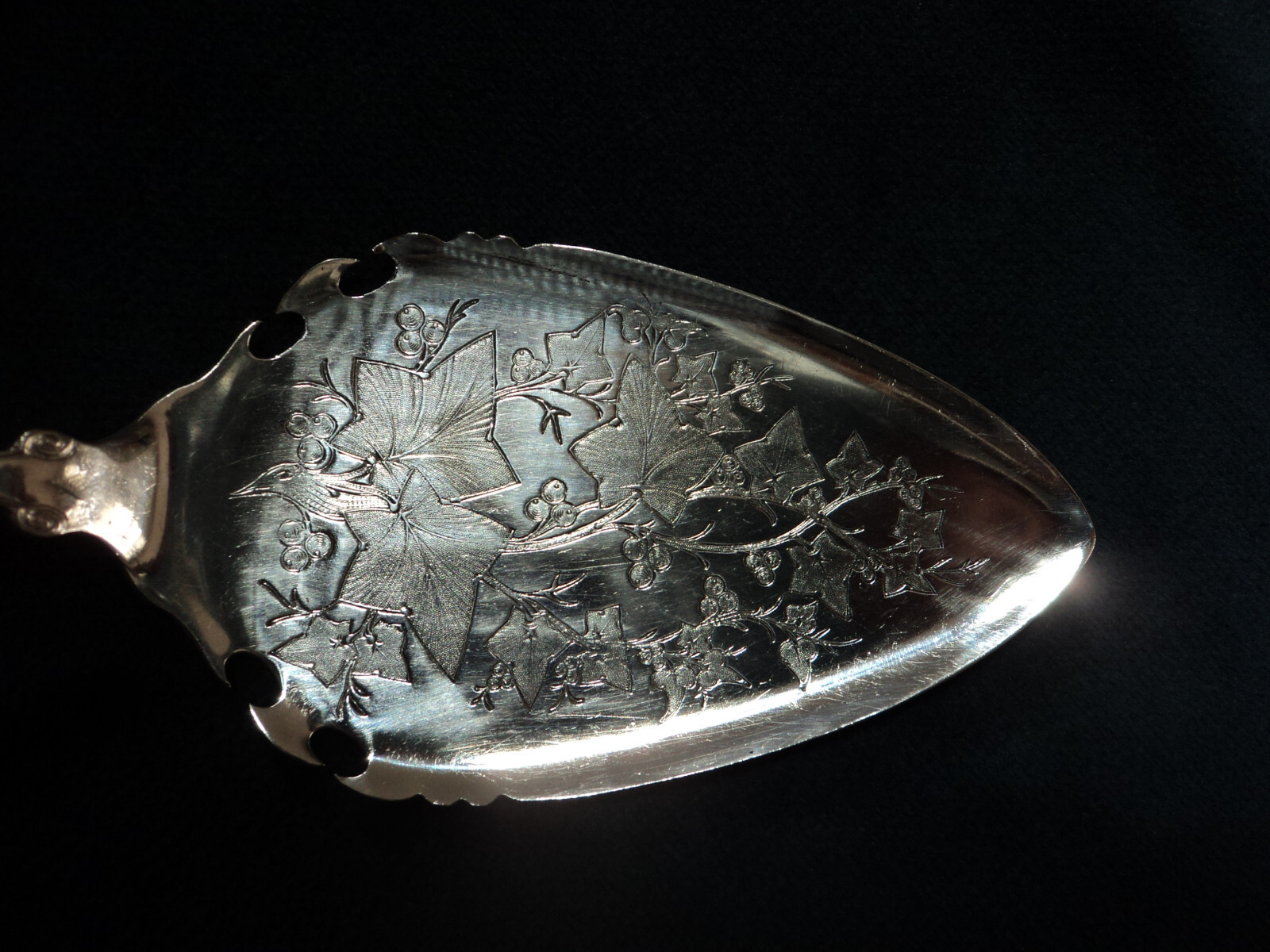 Silverplate Flatware lot of 1 Design Bowl Cake Server Reed Barton Roman 1868