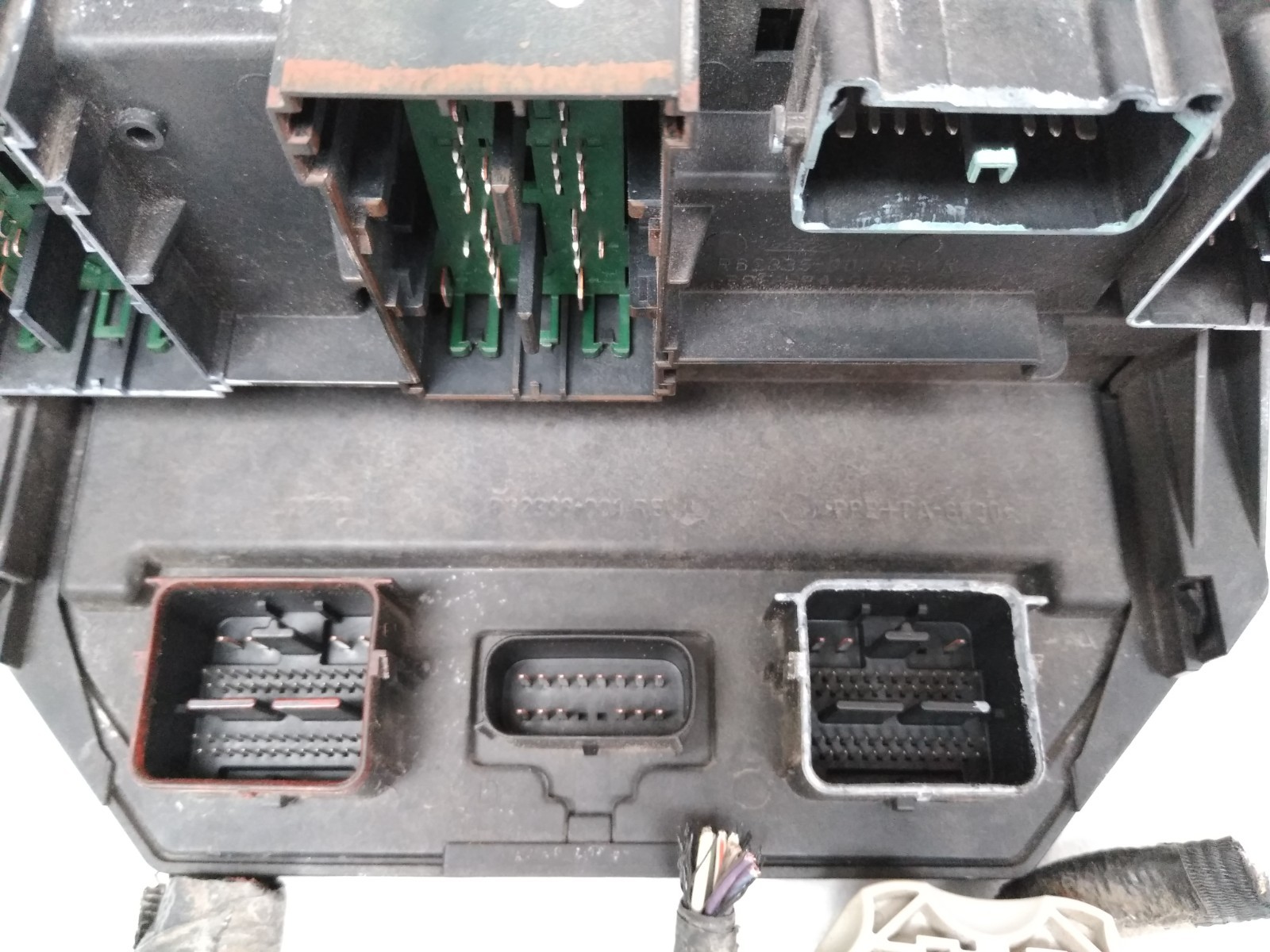 56049720AR Chrysler 2008 2009 Town & Country Fuse Box Engine Bay TIPM OEM J8