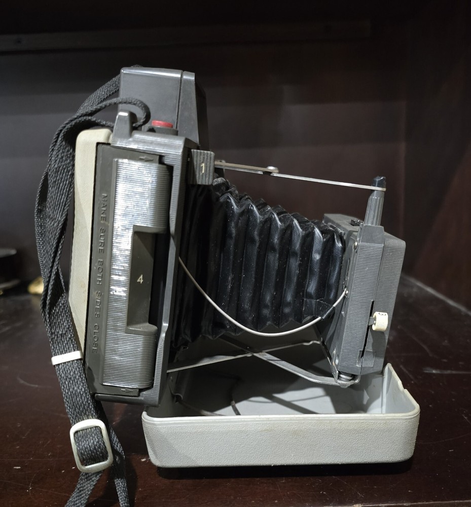 Vintage Polaroid 210 land camera Automatic UNTESTED