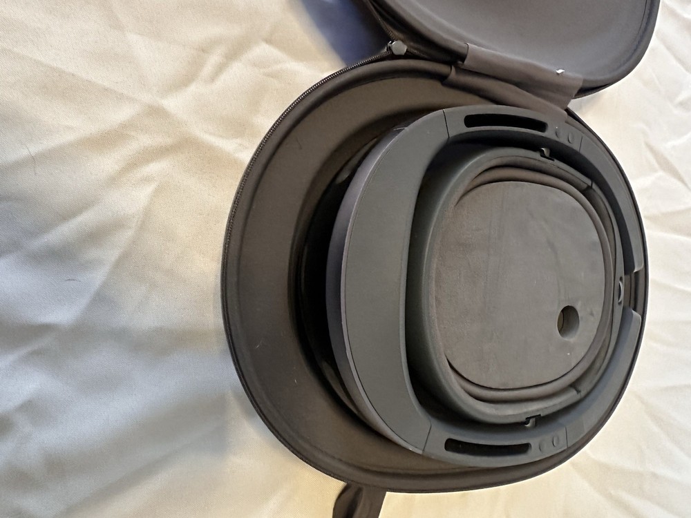 Microsoft HoloLens Developer Edition 1st Generation & Genuine Carry Case