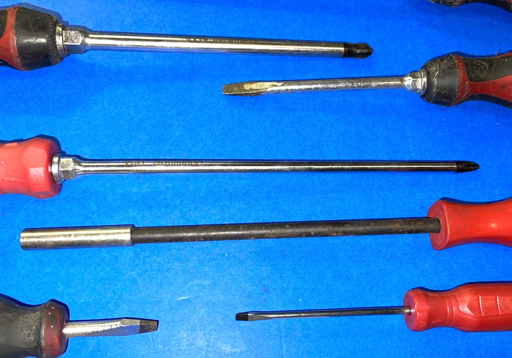 MAC TOOLS 9 PIECE ASSORTED SCREWDRIVER SET & BIT DRIVER