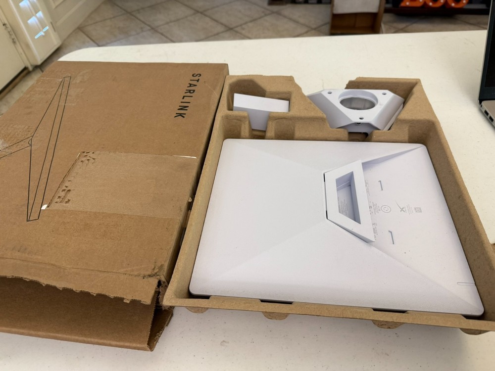 SpaceX STARLINK Mini Internet Kit 02535001 Open Box