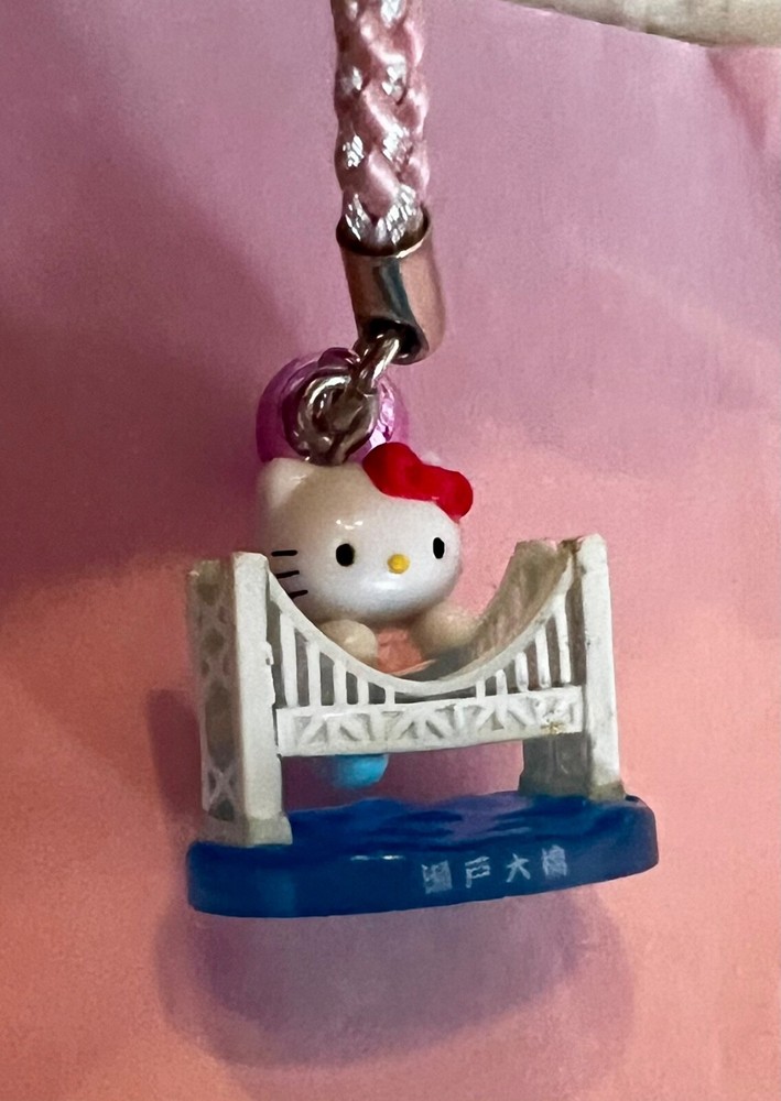 hello kitty charm strap climbing bridge 2009.