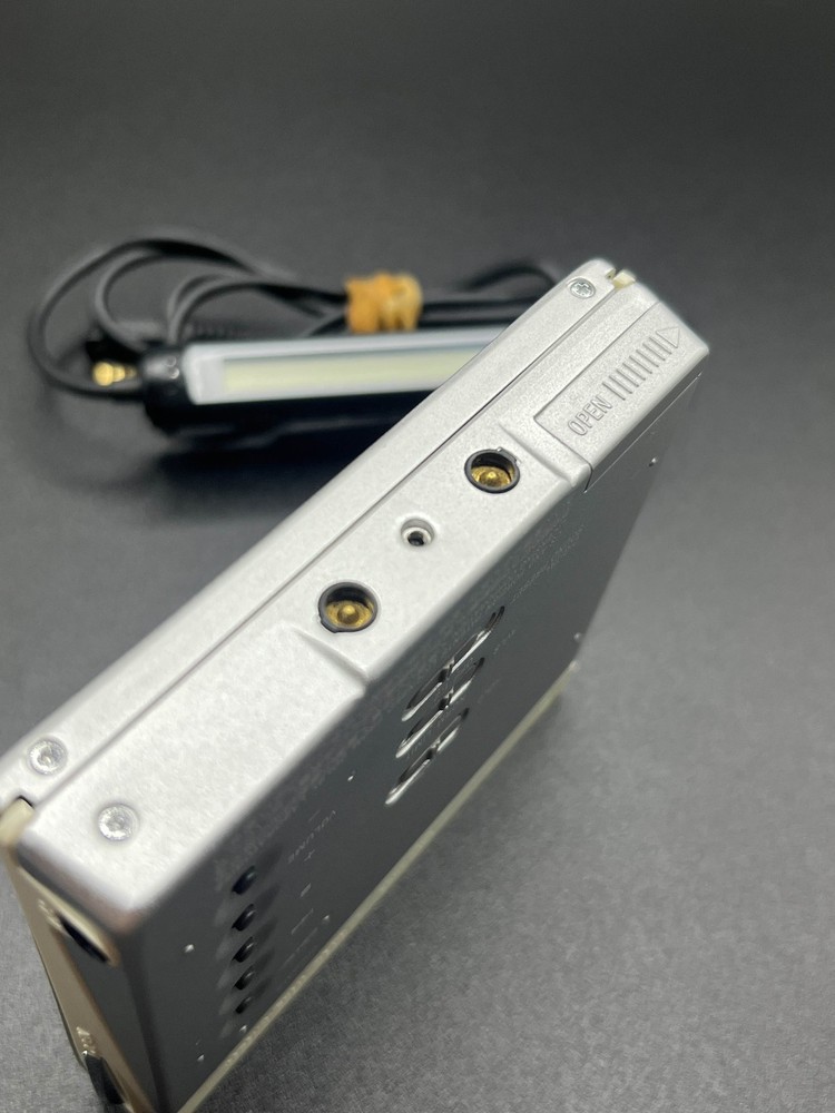 Sony MZ-E75 Walkman MiniDisc MD Player Silver - Working