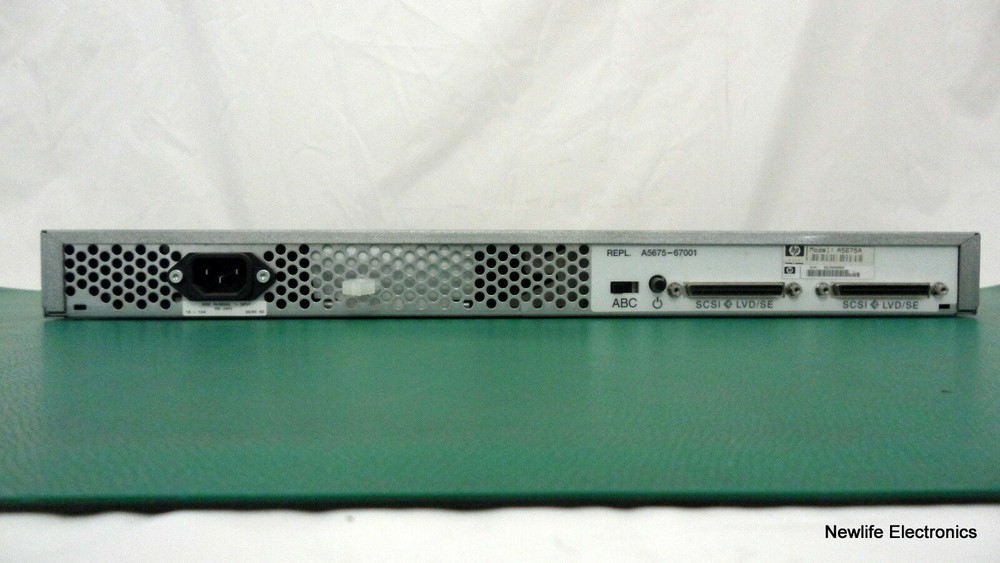 HP A5675-69001 DS2100 Disk System Enclosure A5675A
